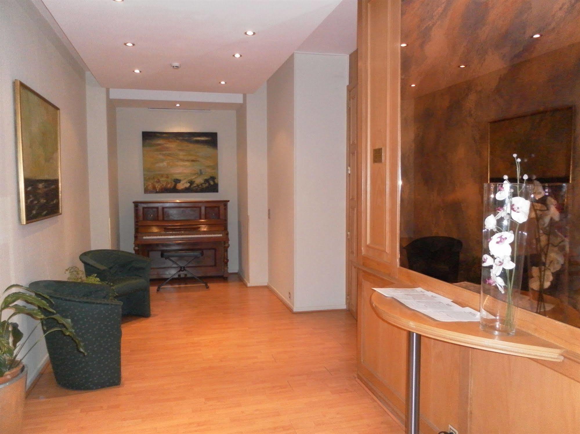 Hotel Brussel Buitenkant foto